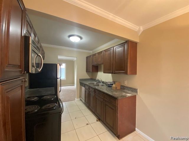 28129 Franklin Road 103, Southfield, MI 48034