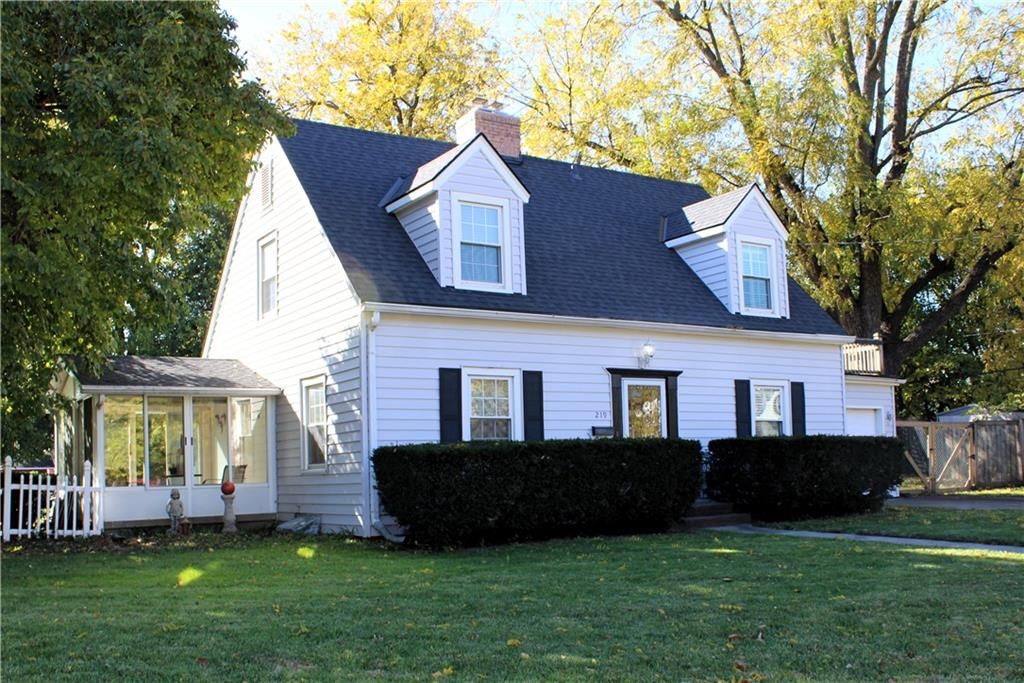 219 E South Avenue, Independence, MO 64050