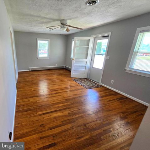 182 SHENANDOAH ST, Mount Jackson, VA 22842