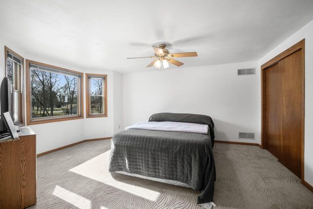 W342N6303 Kathy DRIVE, Oconomowoc, WI 53066