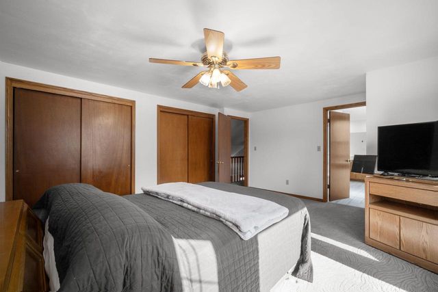 W342N6303 Kathy DRIVE, Oconomowoc, WI 53066