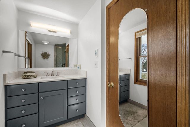 W342N6303 Kathy DRIVE, Oconomowoc, WI 53066