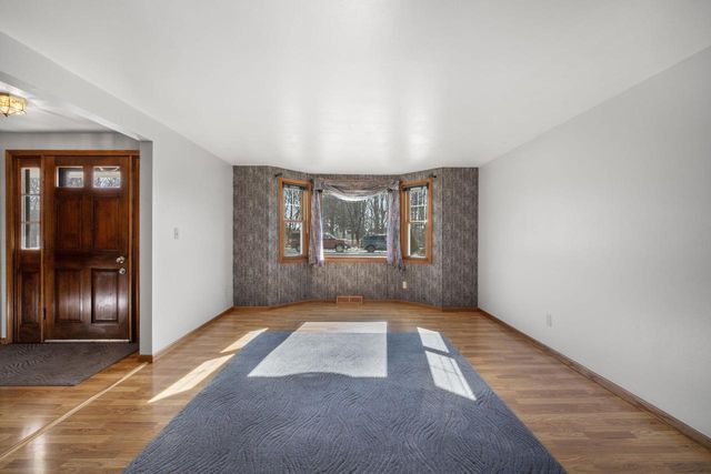 W342N6303 Kathy DRIVE, Oconomowoc, WI 53066