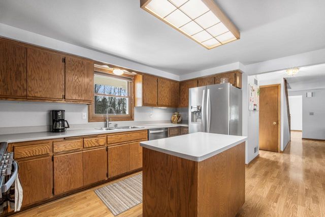 W342N6303 Kathy DRIVE, Oconomowoc, WI 53066