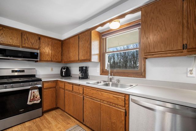 W342N6303 Kathy DRIVE, Oconomowoc, WI 53066