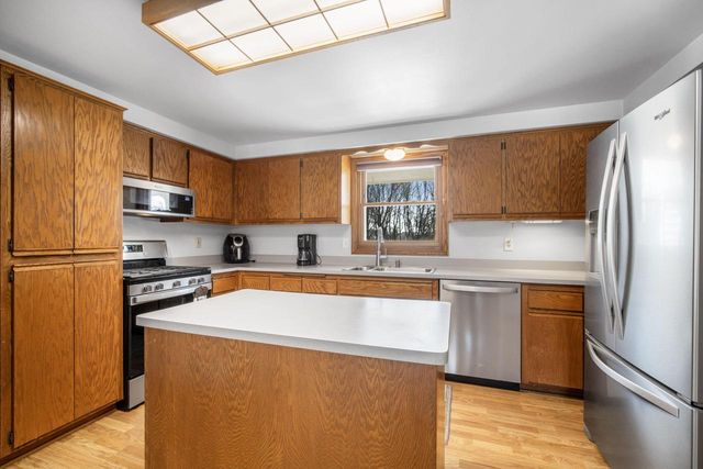 W342N6303 Kathy DRIVE, Oconomowoc, WI 53066