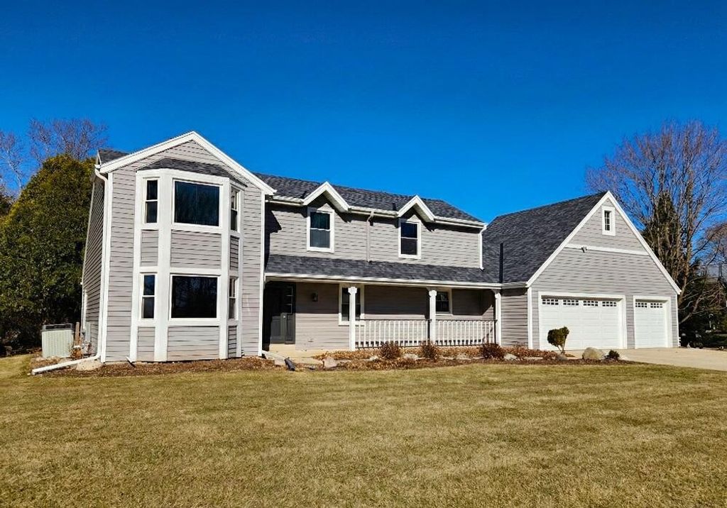 W342N6303 Kathy DRIVE, Oconomowoc, WI 53066