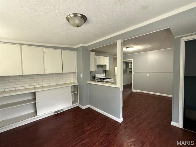 452 Bluff Drive, St Louis, MO 63137