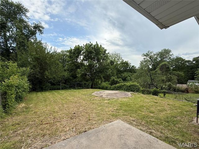 452 Bluff Drive, St Louis, MO 63137