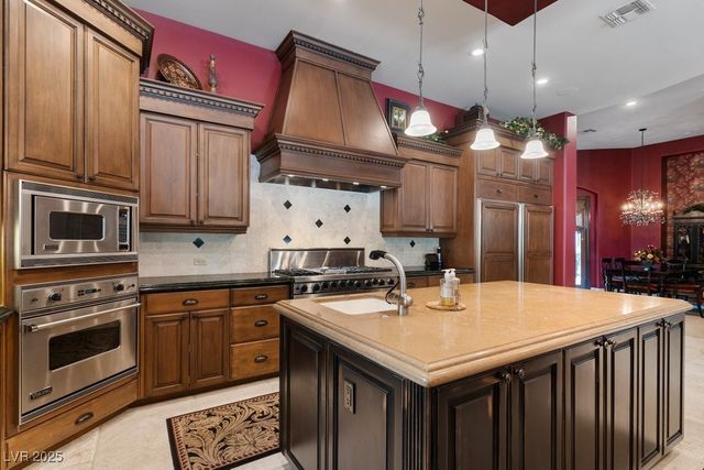 9717 Winter Palace Drive, Las Vegas, NV 89145