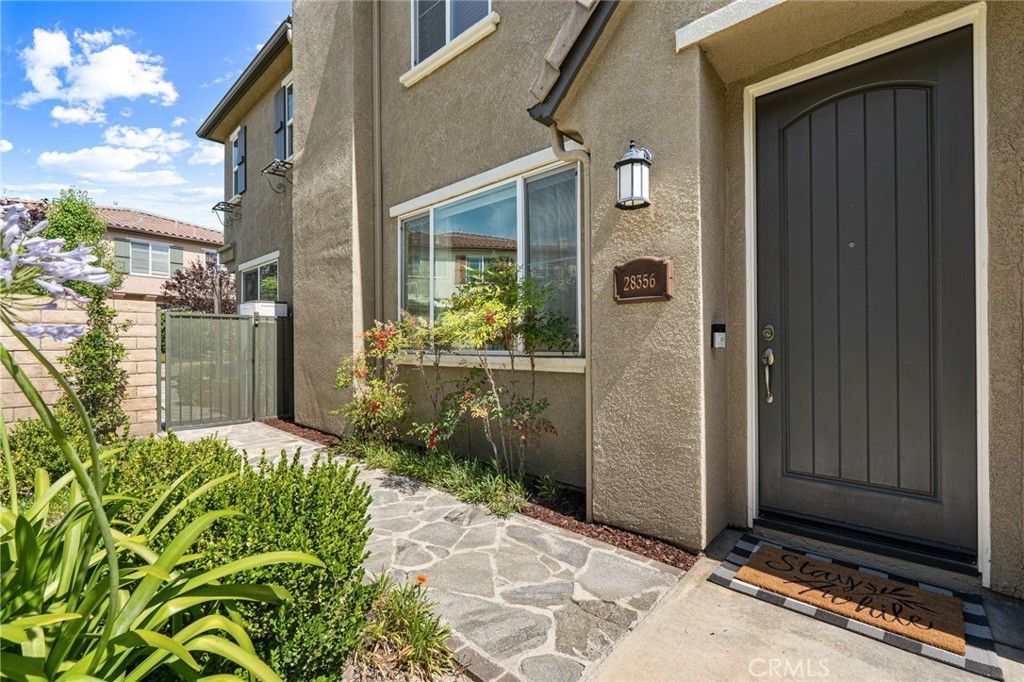 Image 5 of property listing at 28356 Santa Rosa, Saugus, CA 91350