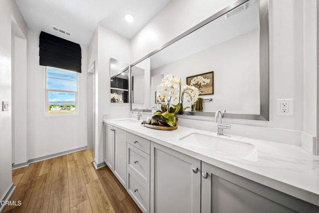 542 Via Zibello, Camarillo, CA 93012