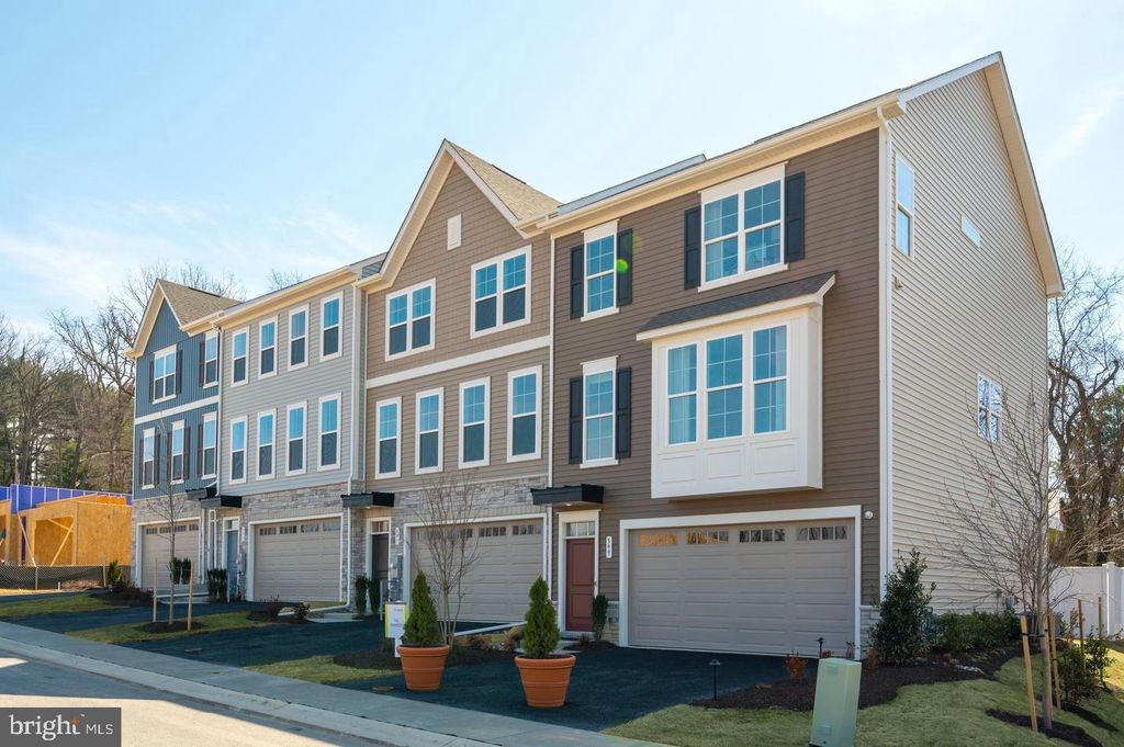 102 ARROWHEAD DR, Millersville, MD 21108