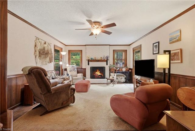 222 Shadowlawn Drive, Jamestown, NC 27282