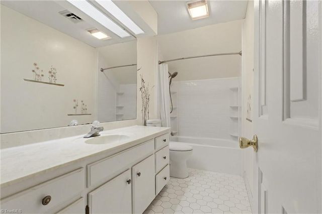 222 Shadowlawn Drive, Jamestown, NC 27282
