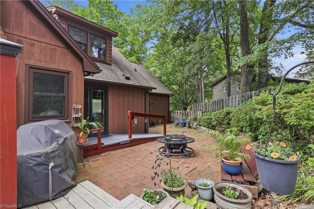 222 Shadowlawn Drive, Jamestown, NC 27282