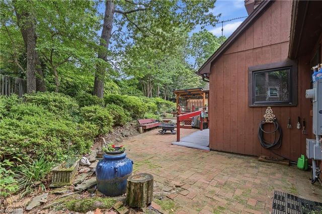 222 Shadowlawn Drive, Jamestown, NC 27282