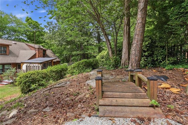 222 Shadowlawn Drive, Jamestown, NC 27282