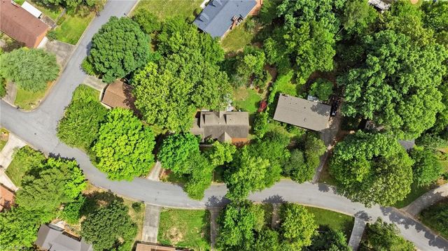 222 Shadowlawn Drive, Jamestown, NC 27282