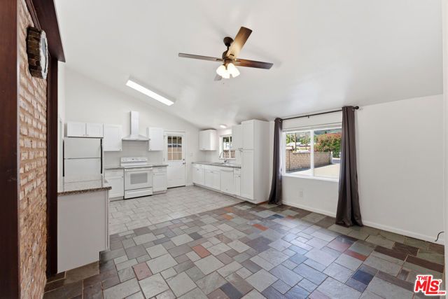 25056 Wiley Canyon Road, Newhall (santa Clarita), CA 91321