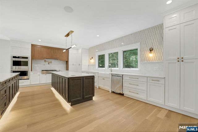 206 Peterson Place, Ramsey, NJ 07446