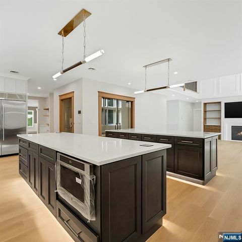 206 Peterson Place, Ramsey, NJ 07446