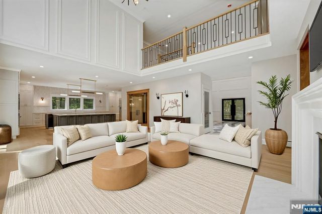 206 Peterson Place, Ramsey, NJ 07446