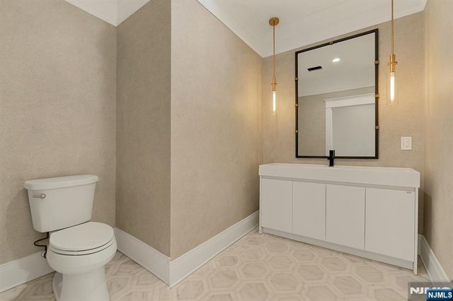 206 Peterson Place, Ramsey, NJ 07446