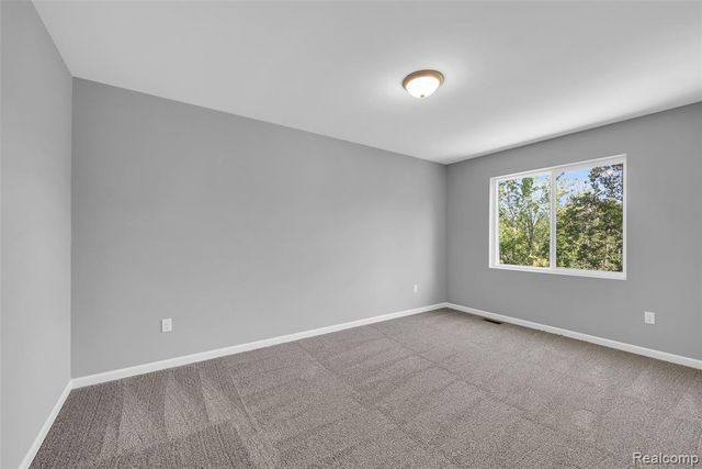 10009 Emerald Falls Boulevard, Grand Blanc, MI 48439