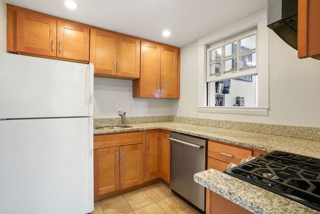 54 Brimmer St, Boston, MA 02108