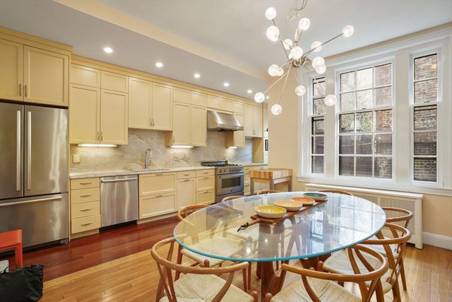 54 Brimmer St, Boston, MA 02108