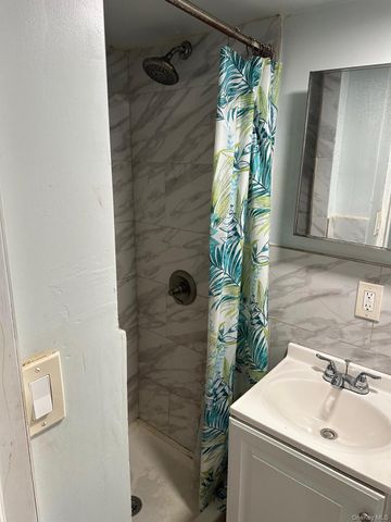 8818 201st Street, Hollis, NY 11423