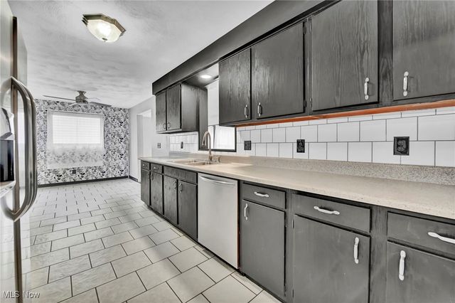 5116 7 Pines Drive, Lorain, OH 44053