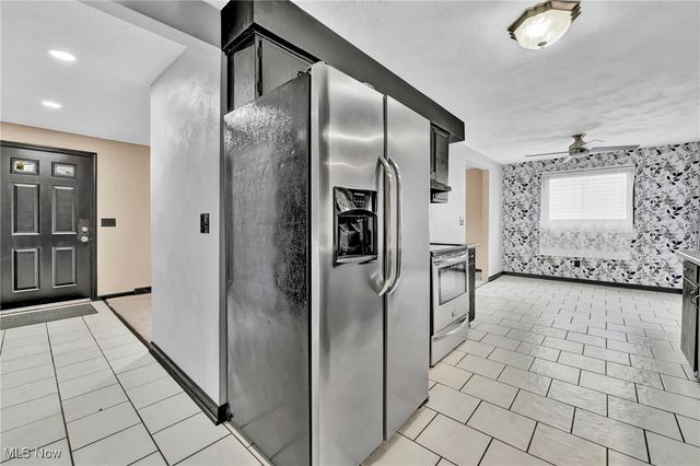 5116 7 Pines Drive, Lorain, OH 44053