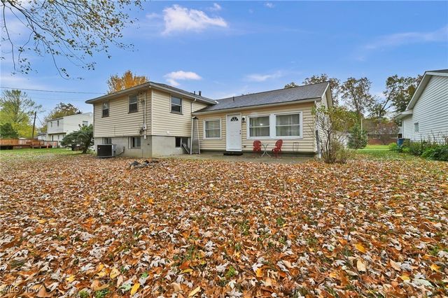 5116 7 Pines Drive, Lorain, OH 44053