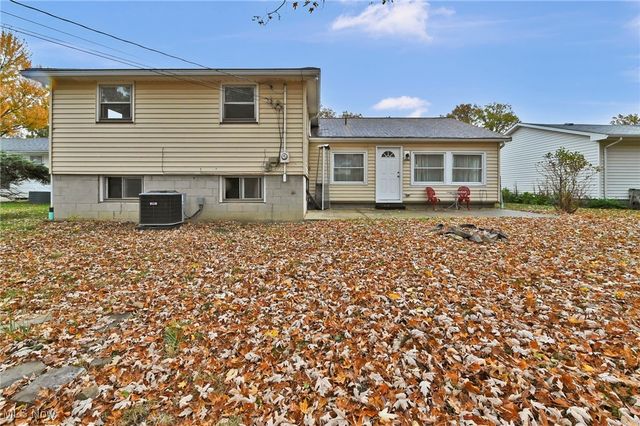 5116 7 Pines Drive, Lorain, OH 44053