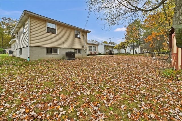 5116 7 Pines Drive, Lorain, OH 44053