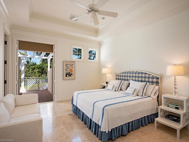 235 Little Harbour LN, Naples, FL 34102