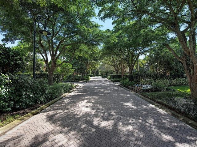 235 Little Harbour LN, Naples, FL 34102