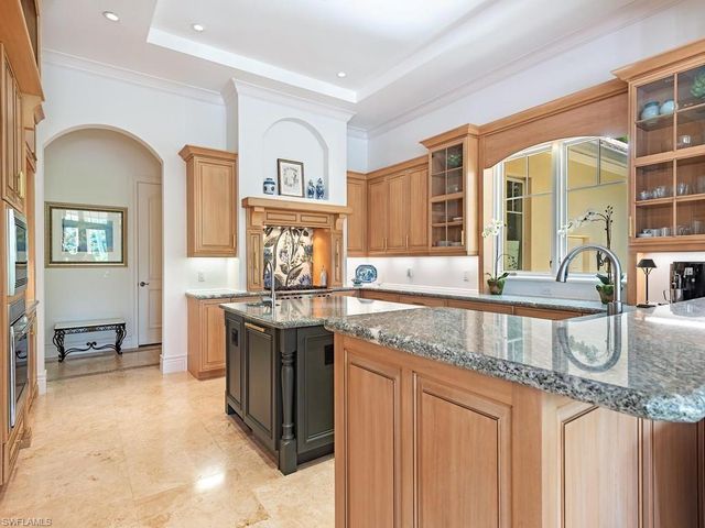 235 Little Harbour LN, Naples, FL 34102