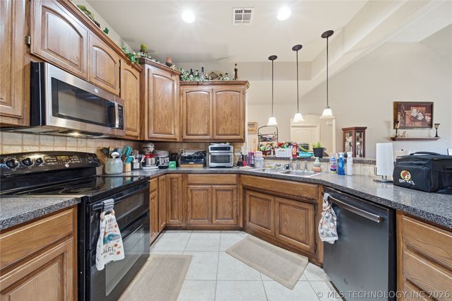 606 W 54th Street, Sand Springs, OK 74063