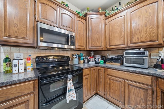 606 W 54th Street, Sand Springs, OK 74063