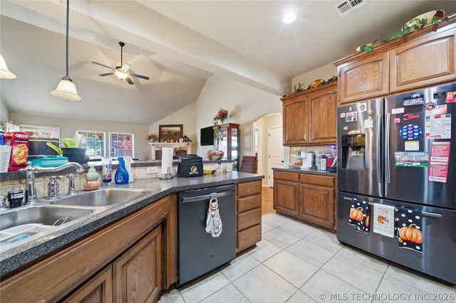 606 W 54th Street, Sand Springs, OK 74063