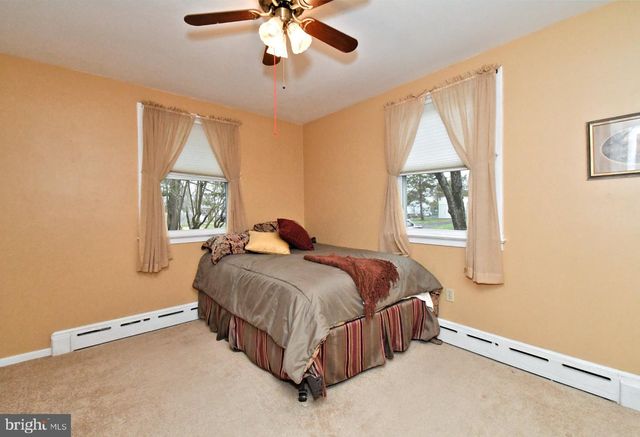 725 MINE HILL RD, Schwenksville, PA 19473