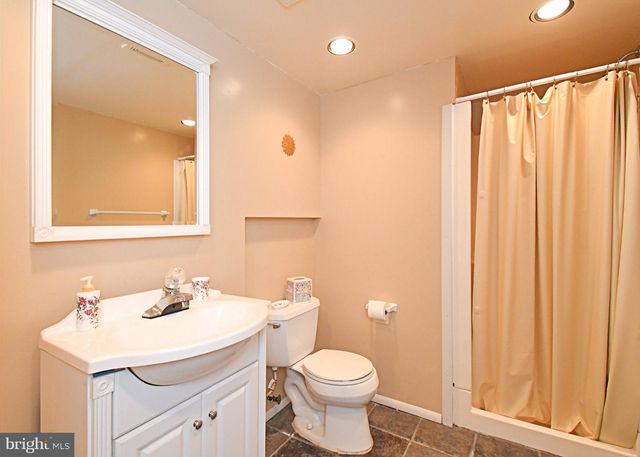 725 MINE HILL RD, Schwenksville, PA 19473