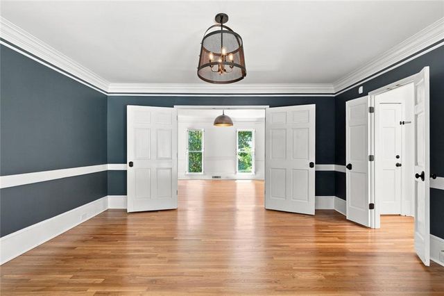 7680 Dunvegan Close, Sandy Springs, GA 30350