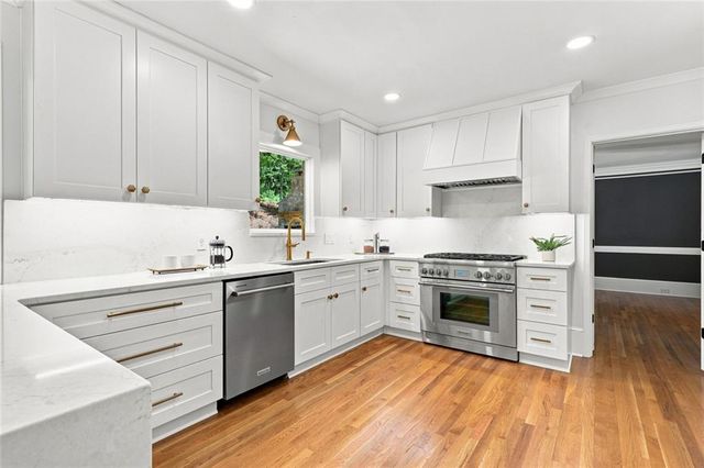 7680 Dunvegan Close, Sandy Springs, GA 30350