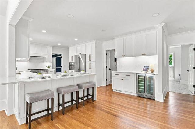 7680 Dunvegan Close, Sandy Springs, GA 30350