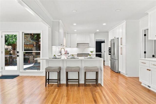 7680 Dunvegan Close, Sandy Springs, GA 30350