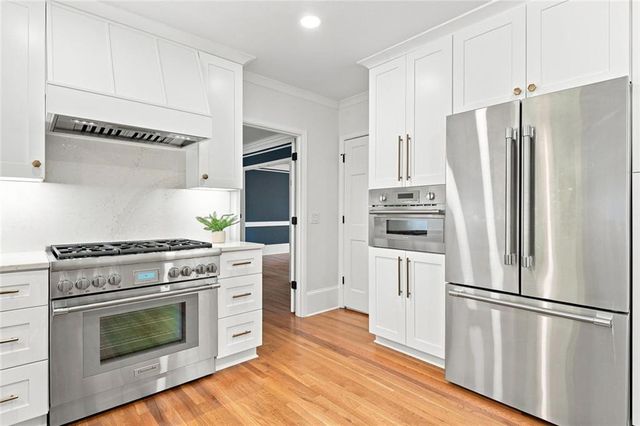 7680 Dunvegan Close, Sandy Springs, GA 30350